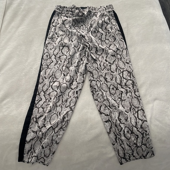 Snake print tie front pants - Picture 2 of 4